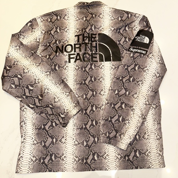 Supreme x The North Face Snakeskin Coaches Jacket - Picture 2 of 4